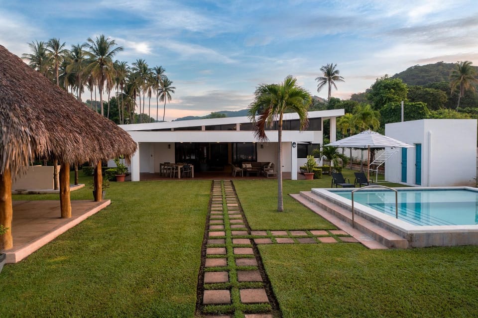 Day, Natural landscape, Garden, Garden, Garden view, Pool view, Swimming pool