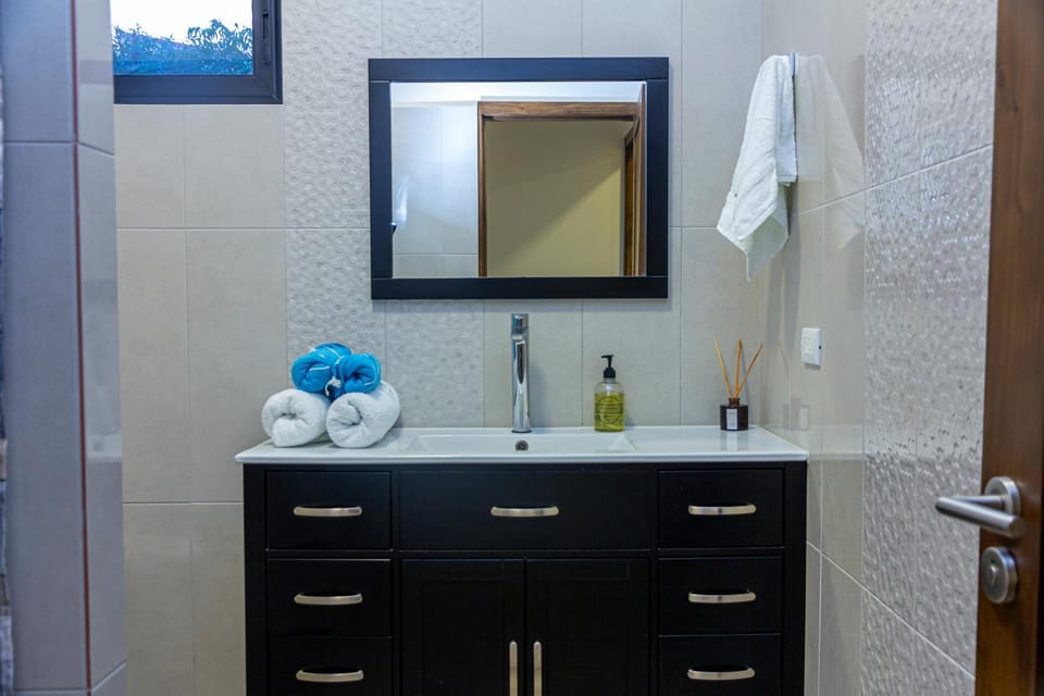 Shower, Bathroom, towels