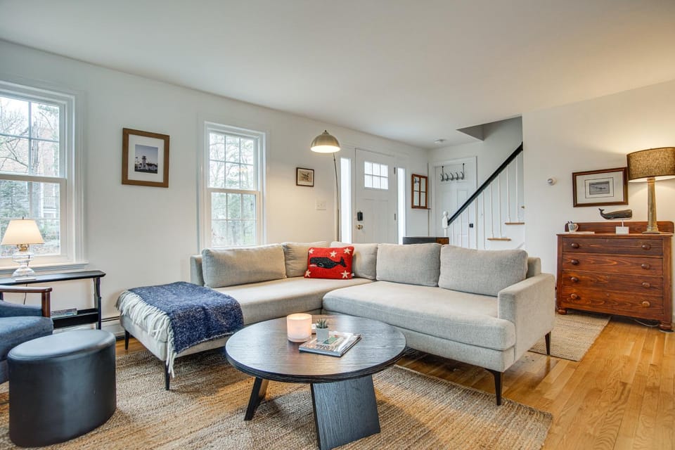 1 Mi to Sand! Mid-Cape Chatham w/ Furnished Deck House in Harwich