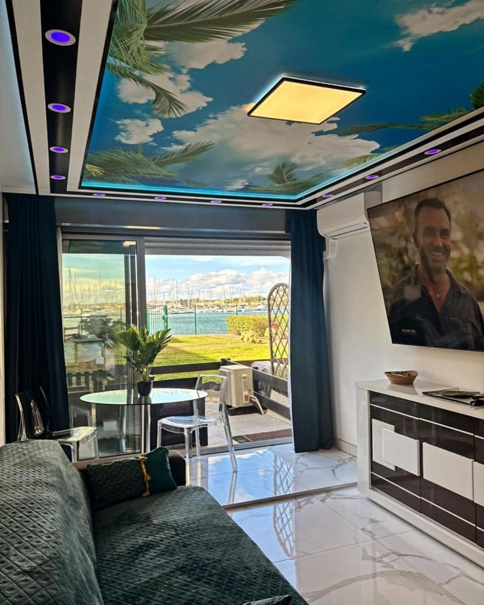 TV and multimedia, Living room, Sea view
