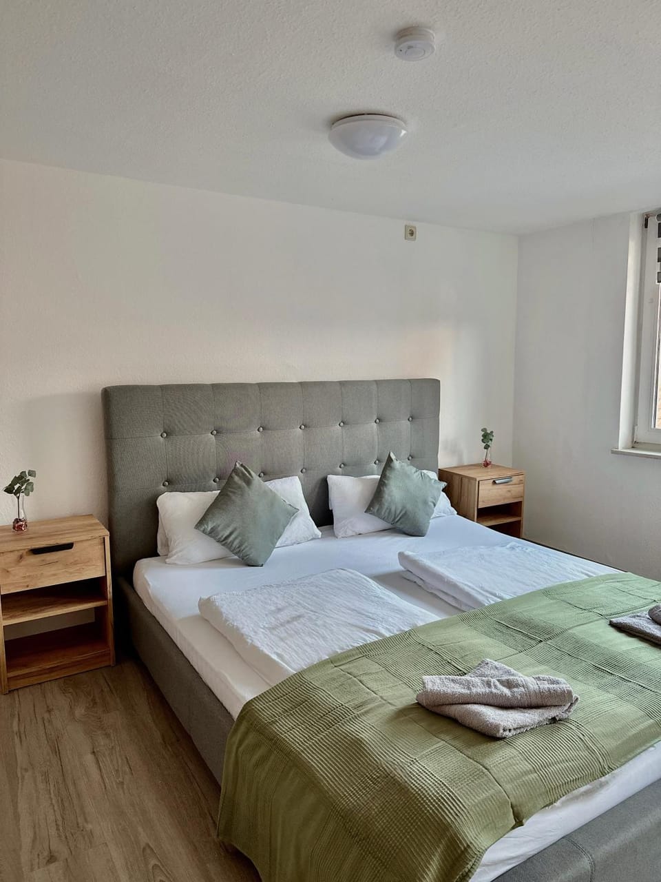 Bed, Photo of the whole room, Bedroom, towels