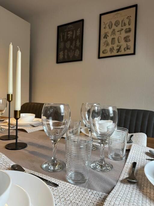 Seating area, Dining area