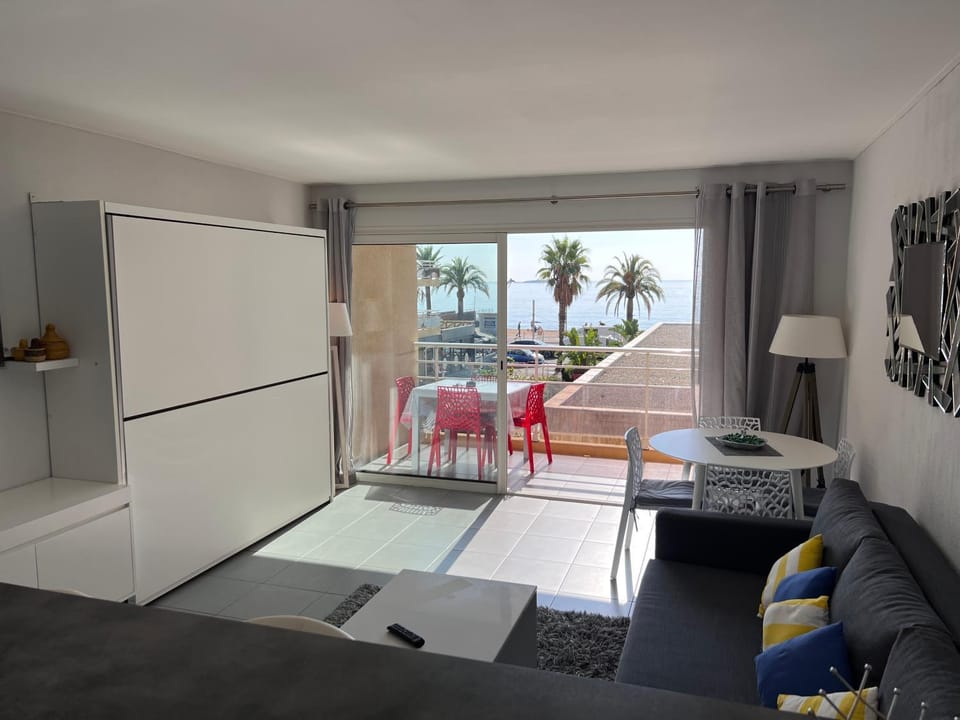 Appartement vue mer Apartment in Fréjus