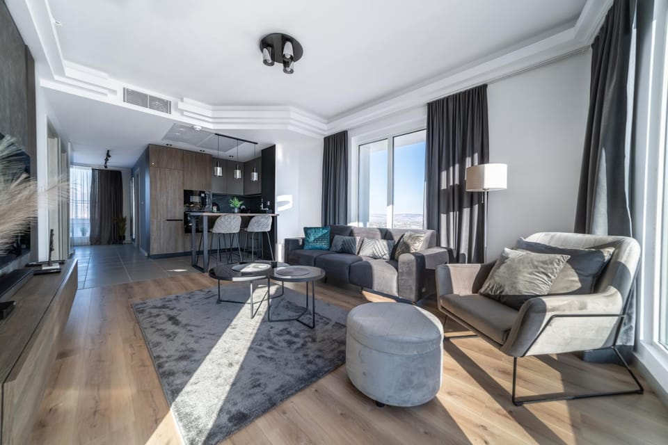 Sunrise Sky Lux Apartment, 33rd floor, Pool and Fitness Included Apartment in Skopje