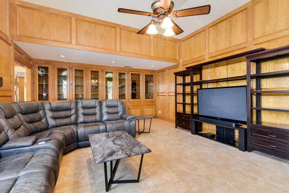 Expansive Home w/ Pool Table ~ 15 Mi to Galveston! House in Texas City