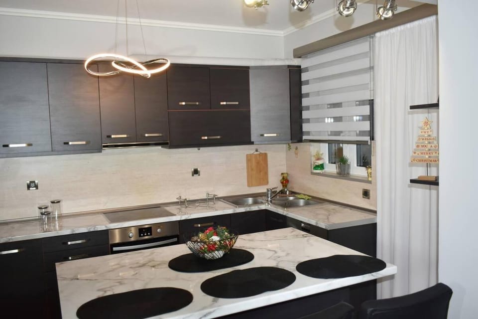 Kitchen or kitchenette, pet friendly, stove