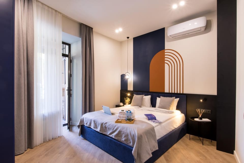 Bed, Bedroom, towels, air conditioner