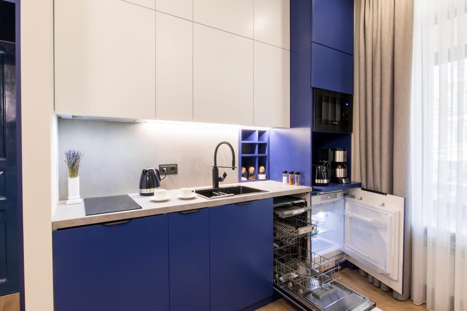 Coffee/tea facilities, Kitchen or kitchenette, dishwasher, minibar