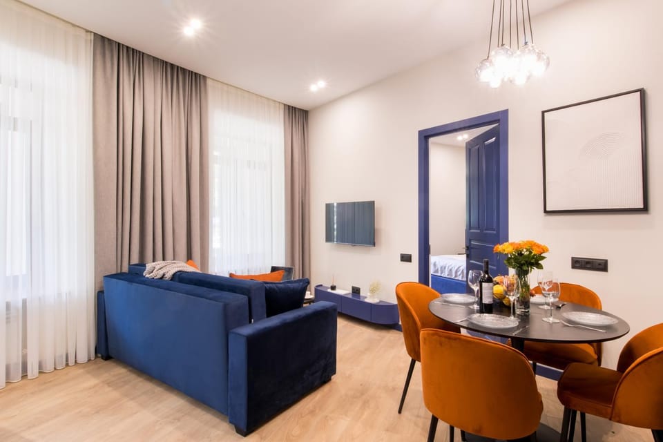 Living room, Seating area, Dining area, Evening entertainment