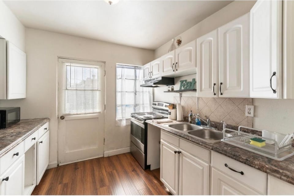 *Free Parking near Strip Cozy 2Br home Side: A House in Las Vegas