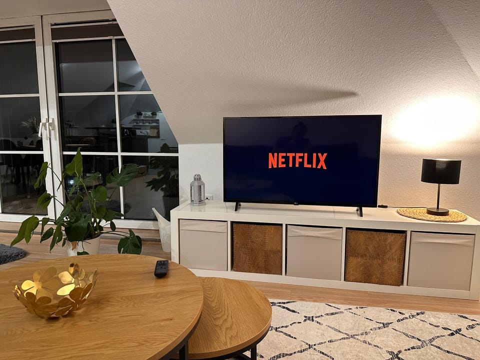 Communal lounge/ TV room, TV and multimedia, Evening entertainment