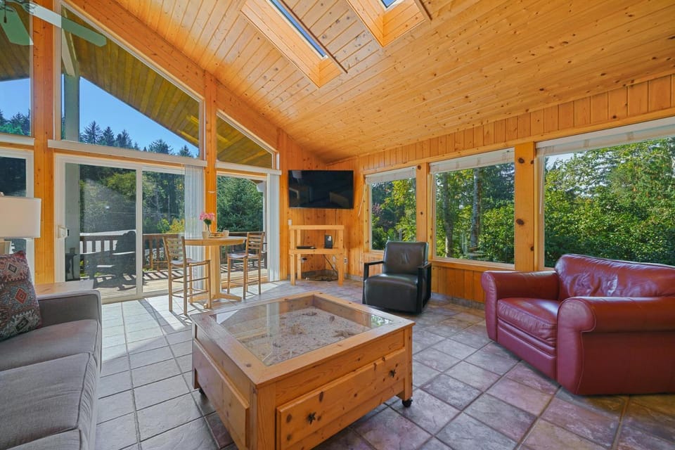Captain's Hideaway House in Washington