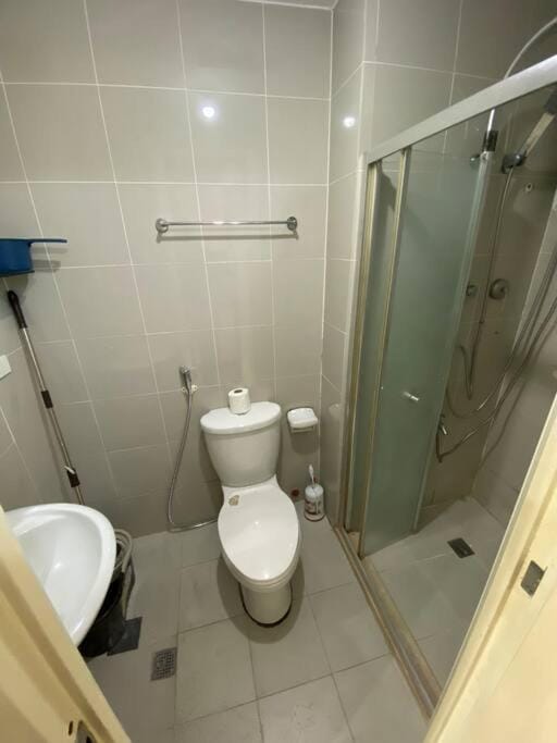 Shower, Toilet