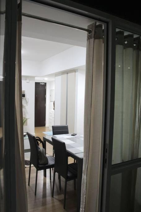 Abreeza 1BR condo w/ balcony,wifi & Netflix Apartment in Davao City