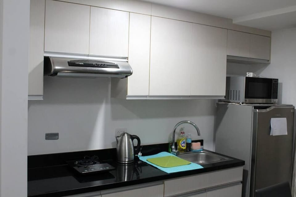 Abreeza 1BR condo w/ balcony,wifi & Netflix Apartment in Davao City