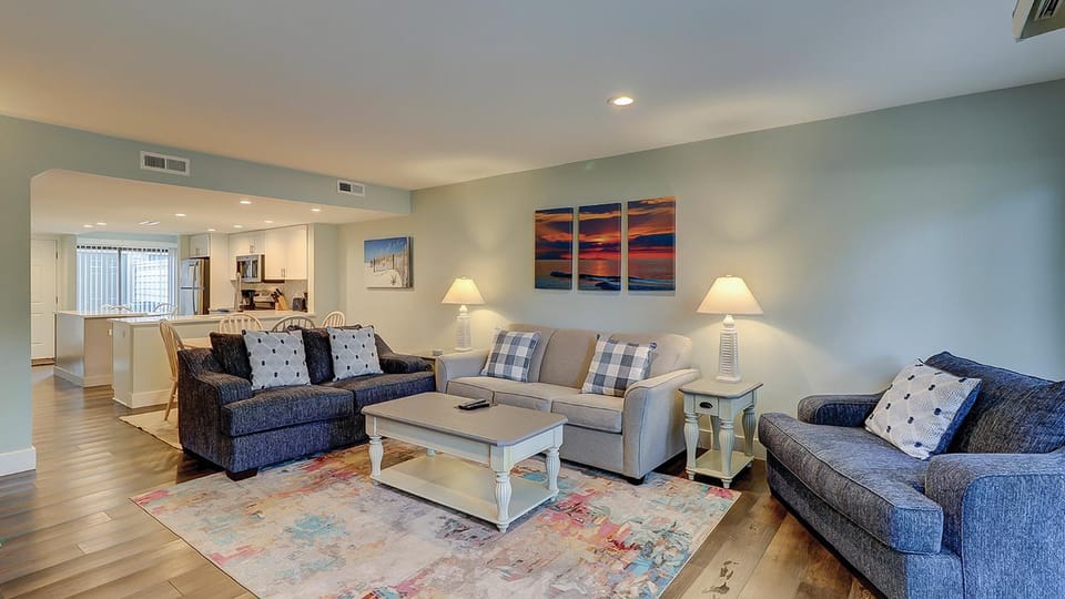 2 BR 25 BA, King, Double, Twin, Sleeper Sofa Bikes & Beach Gear included House in Hilton Head Island