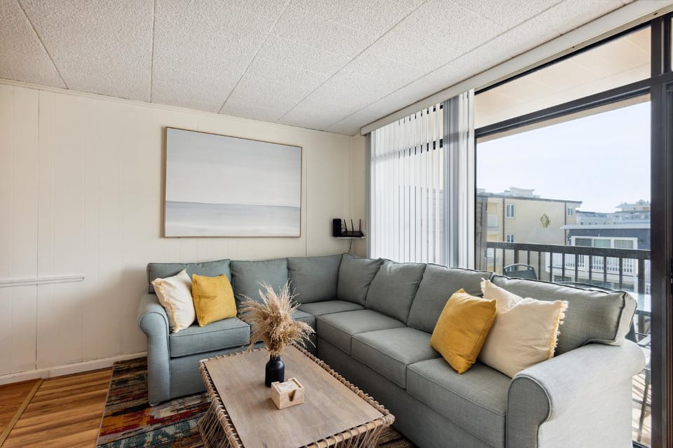 View (from property/room), Balcony/Terrace, Living room, Seating area