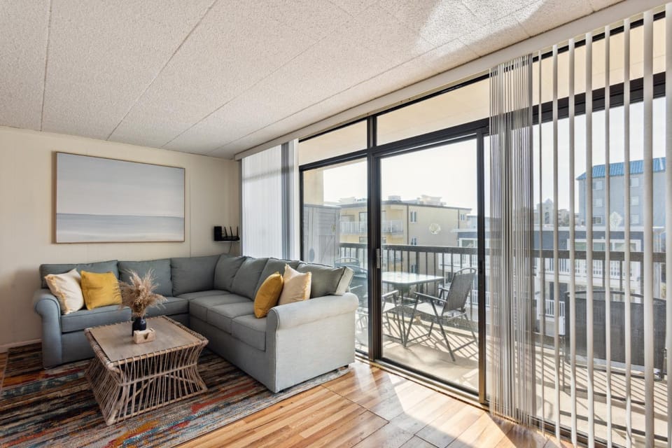 Patio, View (from property/room), Balcony/Terrace, Living room, Seating area