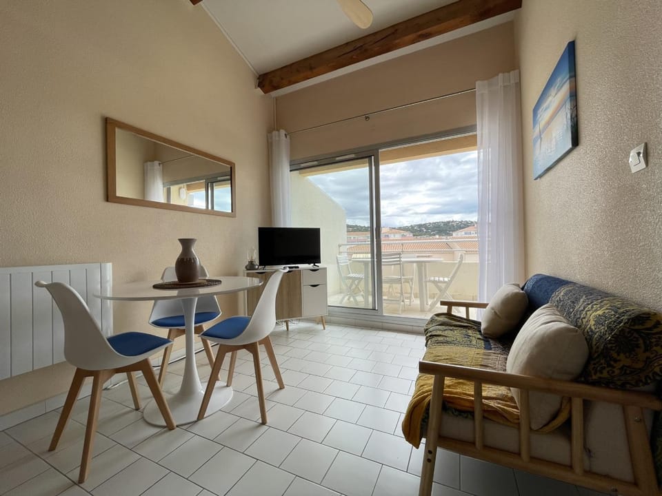 Superbe 2 pièces mezzanine, près plage, parking inclus, animaux admis - FR-1-338-528 Apartment in Occitanie
