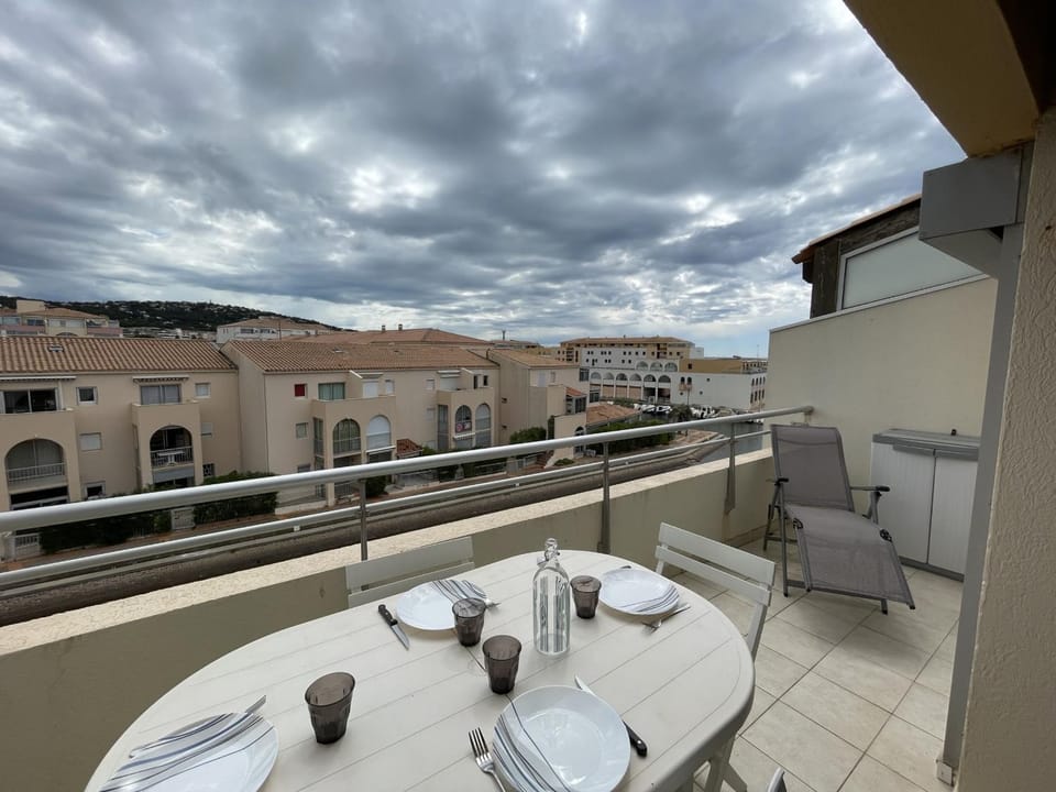 Superbe 2 pièces mezzanine, près plage, parking inclus, animaux admis - FR-1-338-528 Apartment in Occitanie