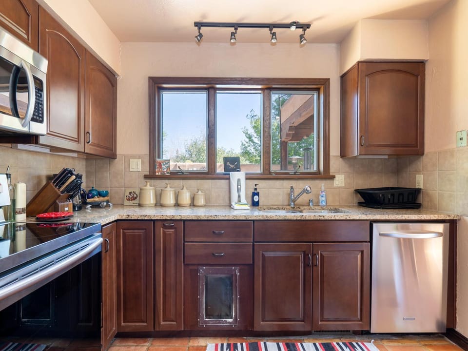 Kitchen or kitchenette, Mountain view, dishwasher, microwave, oven, stove