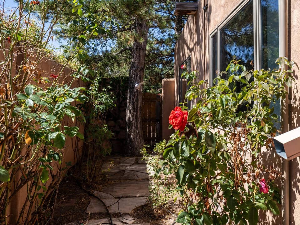 Rexies Place House in Santa Fe