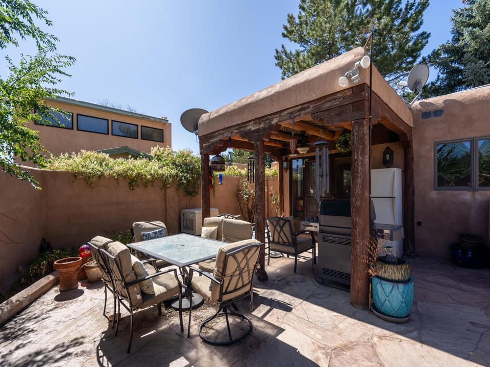 Patio, Garden, Seating area, Dining area