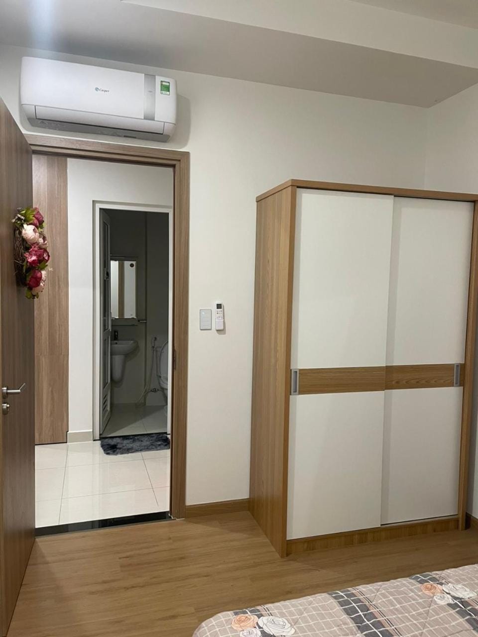 Photo of the whole room, wardrobe