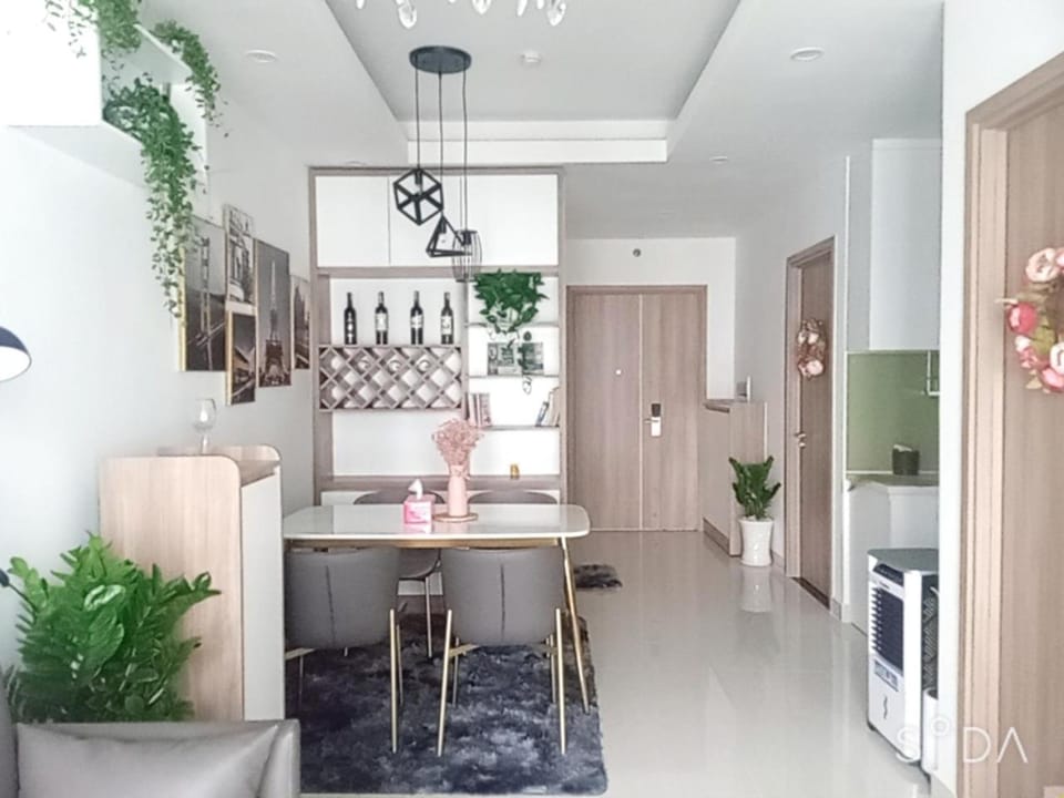 Seating area, Dining area
