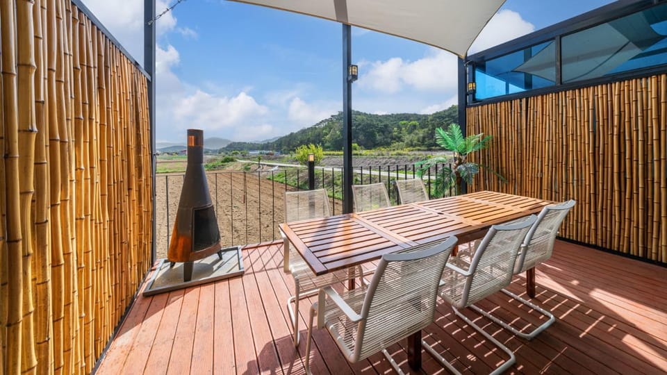 Day, Natural landscape, View (from property/room), Balcony/Terrace, Balcony/Terrace, Dining area, Mountain view
