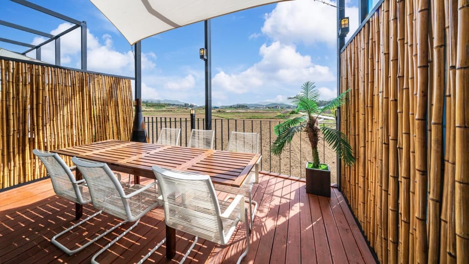 Day, View (from property/room), Balcony/Terrace, Balcony/Terrace, Dining area
