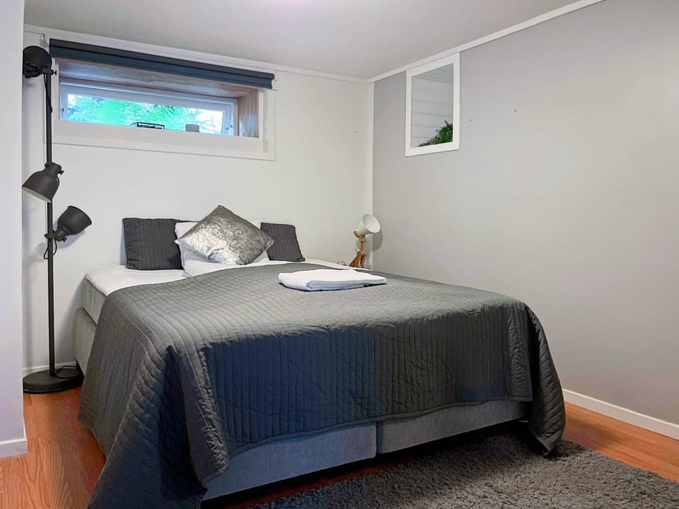 2BR Generouse Living Room IR Sauna 3 min Central Station Apartment in Stavanger