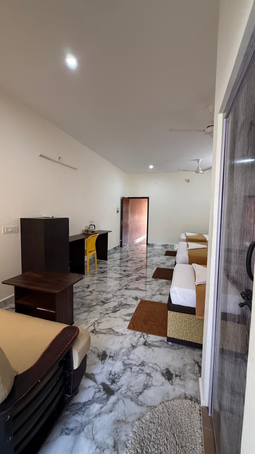 DSS HOME STAY Just 500 Meter Girivalam Road Vacation rental in Tamil Nadu