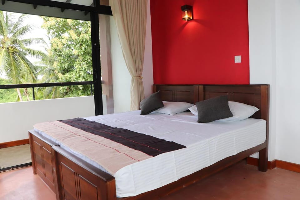 Beautiful Lake View Bungalow Villa in Sri Lanka