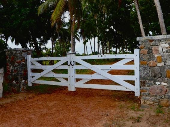 Beautiful Lake View Bungalow Villa in Sri Lanka