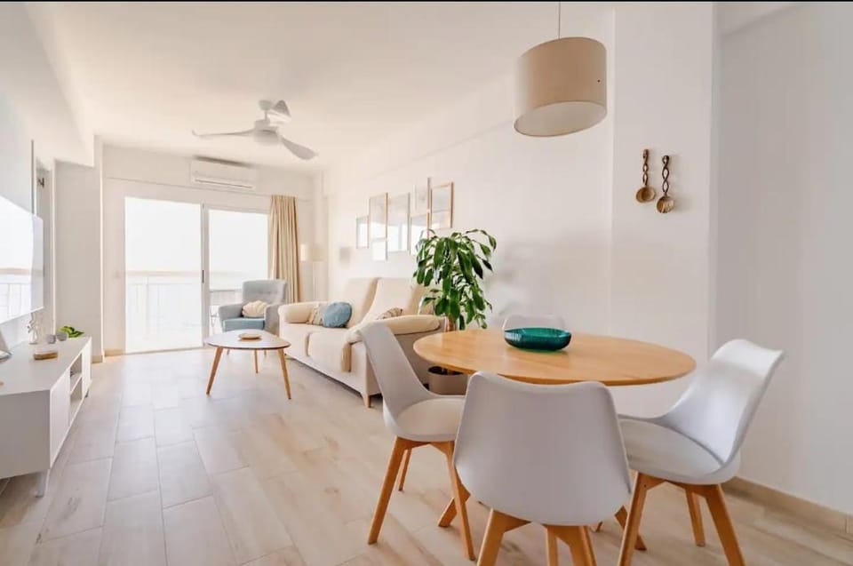 Living room, Seating area, Dining area, air conditioner