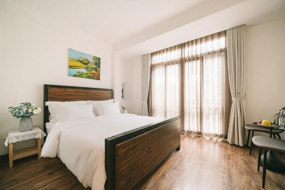 Bed, Bathroom, TV and multimedia, Bedroom, hair dresser