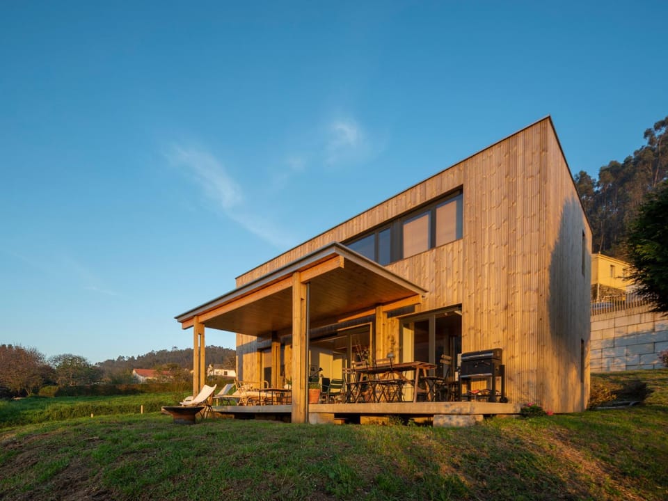 Doni Wood House, casa en la playa de Doniños House in Galicia