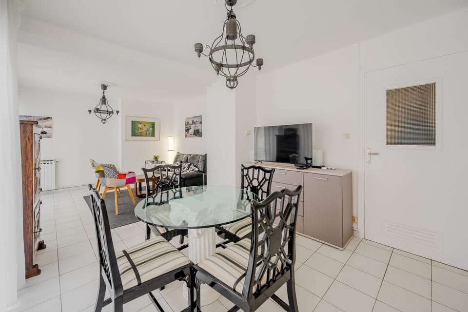 Le Sainte Hélène - 2 chambres - Climatisé au pied des plages Apartment in Toulon