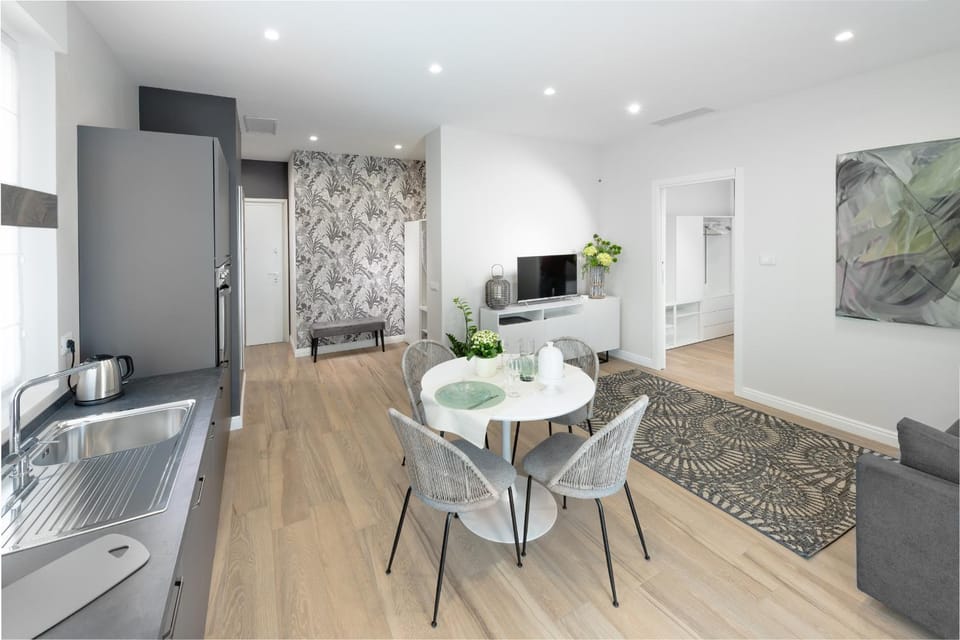 TV and multimedia, Kitchen or kitchenette, Seating area, oven