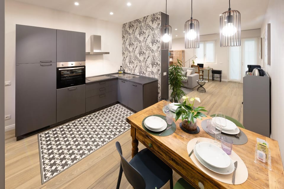 Kitchen or kitchenette, Dining area, oven, stove