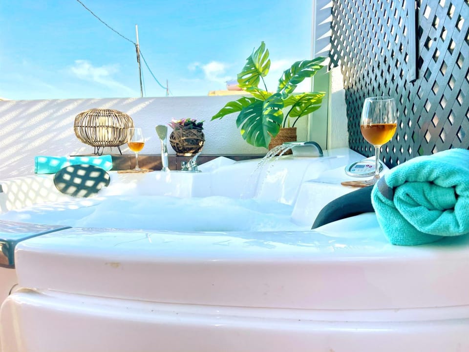 Hot Tub, towels
