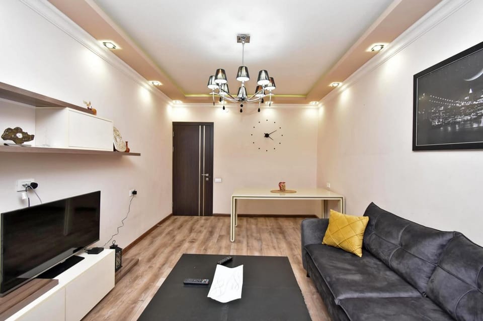 Mesrop Mashtots Avenue, 1 bedroom New Euro Renoavted, Modern apartment MA717 Apartment in Yerevan