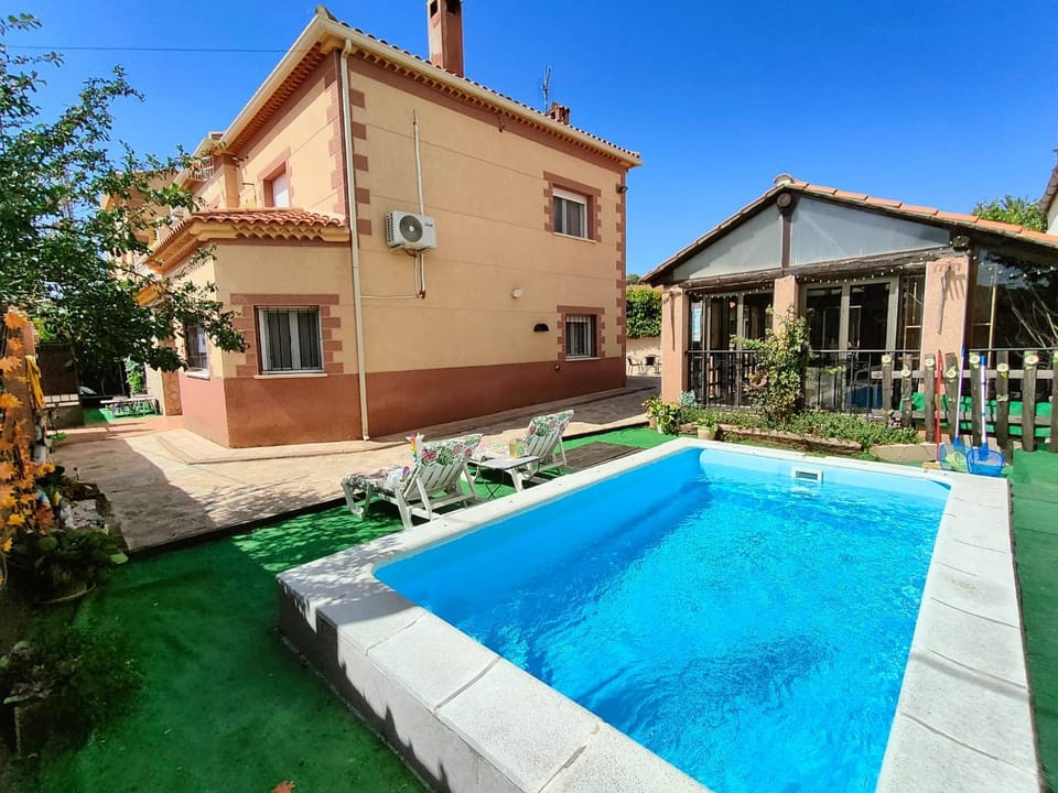 Communal lounge/ TV room, Game Room, Garden, Living room, Lounge or bar, Garden view, Swimming pool