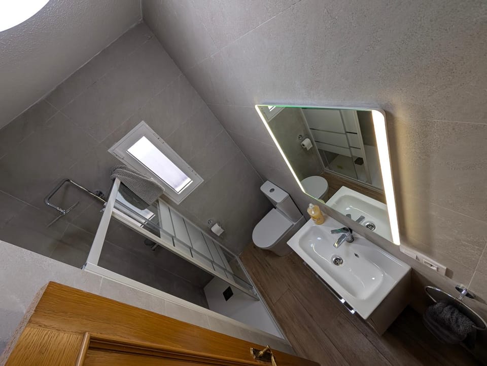 Toilet, Bathroom, towels