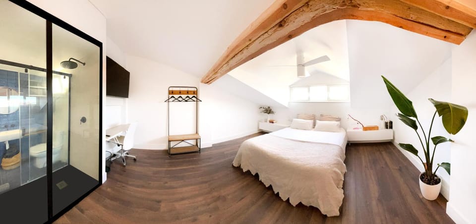 Bathroom, Bedroom, fireplace