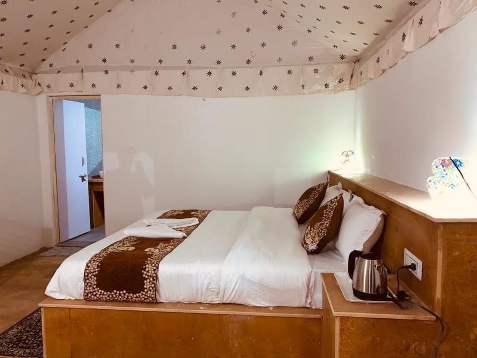 Golden Empire Desert Camps Luxury tent in Sindh