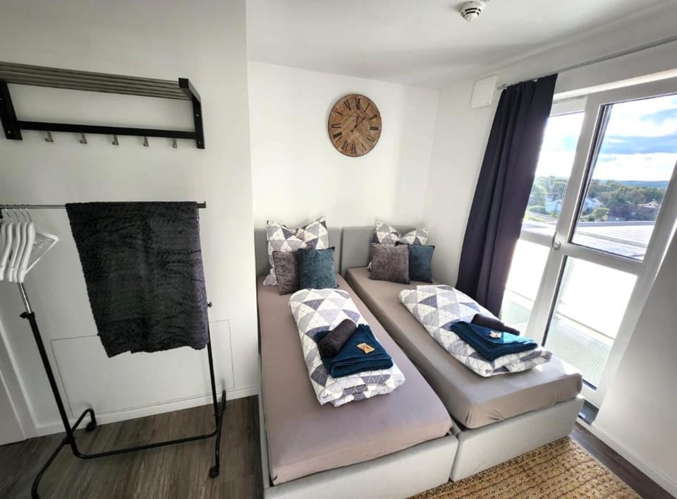 Modernes Apartment mit WIFI, Aufzug & Kostenlos Parken EL-Living Apartment in Augsburg