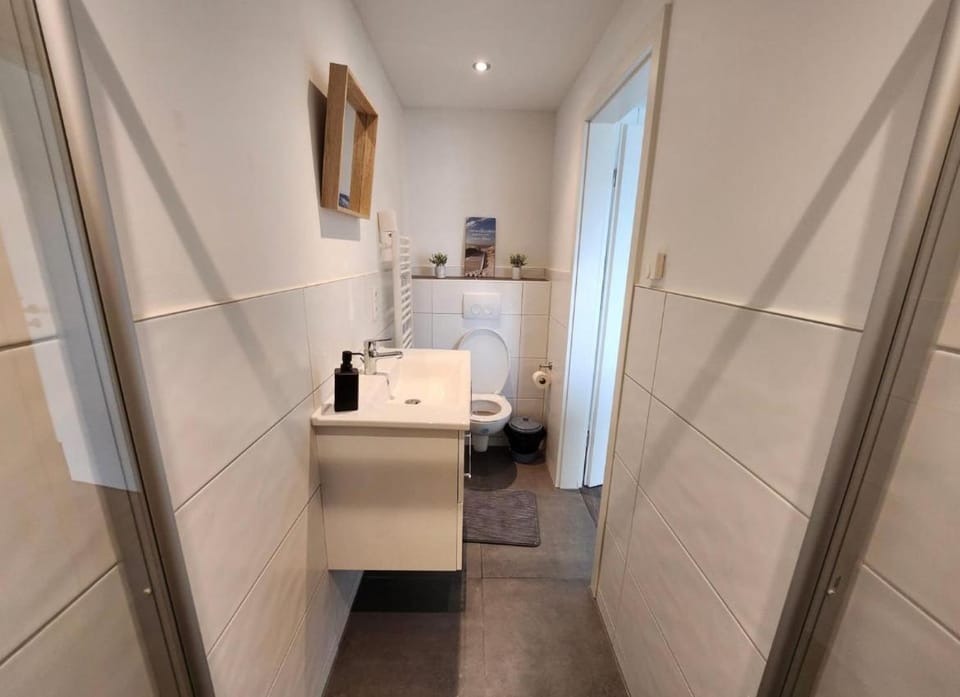 Modernes Apartment mit WIFI, Aufzug & Kostenlos Parken EL-Living Apartment in Augsburg