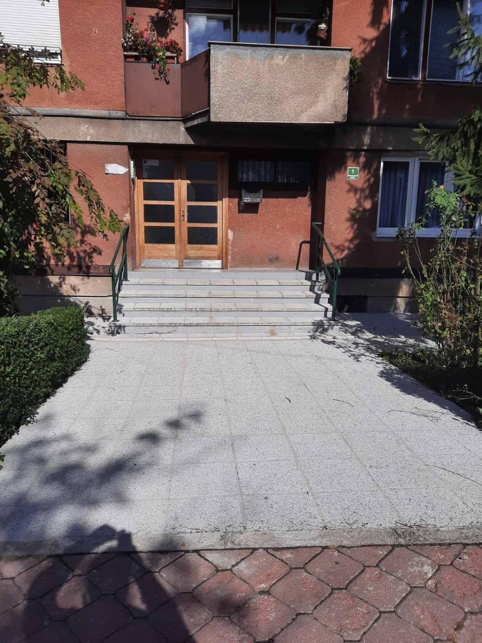 Facade/entrance
